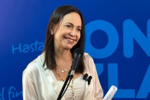 Contraloría presentó ante el TSJ documentos sobre la inhabilitación de María Corina Machado