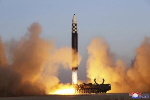 Corea del Norte lanza un misil balstico al mar de Japn