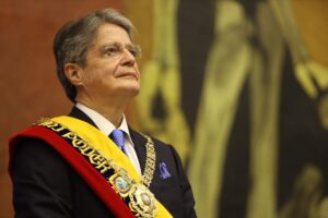 Declaran como "responsable" de malversación al expresidente Guillermo Lasso