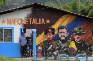 Denuncian el asesinato de tres personas en Colombia por las disidencias de las FARC - AlbertoNews
