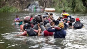 Devastador: Dos migrantes, uno venezolano y otro haitiano, murieron en intento de cruzar el río Bravo (Imágenes sensibles) - AlbertoNews