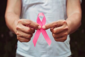El 18% hombres con de cáncer de mama tienen mutación en los genes de riesgo hereditario BRCA1 y BRCA2