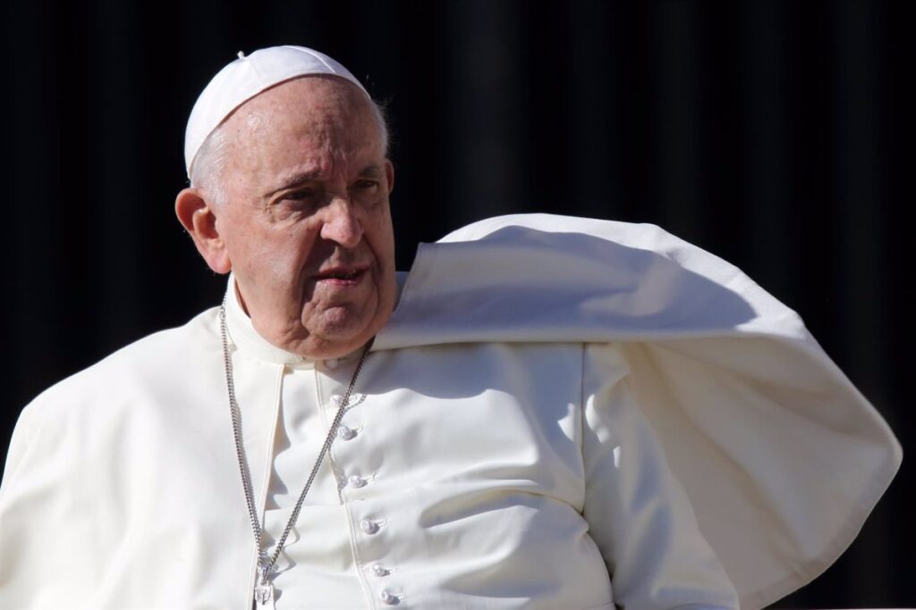 El Papa permite la bendición de parejas del mismo sexo siempre que no imite el rito del matrimonio