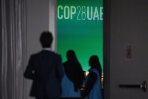 El borrador de acuerdo de la COP28 suprime la "eliminación" de combustibles fósiles y lo rechazan UE y ecologistas