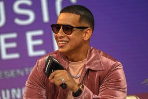El camino hacia la fe de Daddy Yankee, Farruko y otros artistas después del reguetón