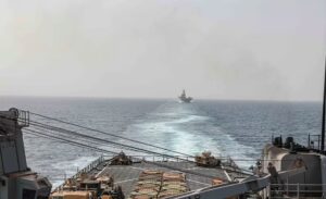 El ejército de EEUU hundió tres naves hutíes que atacaron un portacontenedores en el Mar Rojo - AlbertoNews
