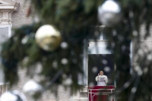 El papa Franciso pide no confundir la fiesta en Navidad con el consumismo