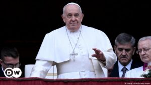 El papa pide afrontar el fenómeno de las migraciones – DW – 25/12/2023