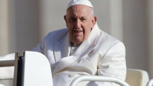 El papa pide crear un fondo contra el hambre y la crisis climática con el dinero de las armas
