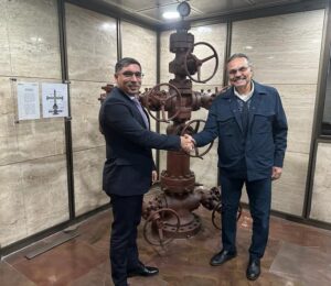 Estatales petroleras PDVSA y Pemex estudian establecer una cooperación bilateral