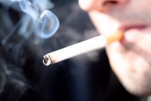 Este es el riesgo de fumar menos conocido en un órgano que nunca pensarías