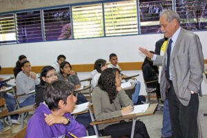 Estiman que un 70% de los profesores universitarios en Venezuela tienen un trabajo alterno