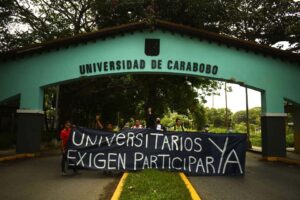 Estudiantes de la UC exigen respeto al derecho a escoger sus autoridades
