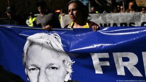 Examinarán en febrero "apelación final" de Assange contra su extradición a EE.UU.