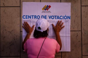 Extienden las votaciones del referendo en Venezuela pese a reportes de baja participación