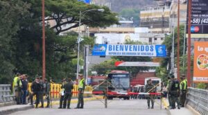 Frontera de Táchira con Colombia permanece abierta este domingo
