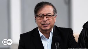 Gustavo Petro pide archivar investigaciones en su contra – DW – 12/12/2023