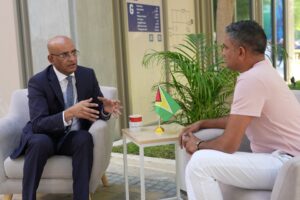 Guyana permanecerá "alerta" tras resultado del sí en el referendo sobre el Esequibo