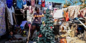 Habitantes de Acapulco esperan unas fiestas amargas por el huracán Otis