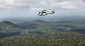Hallan helicóptero de Guyana que chocó cerca de frontera con Venezuela