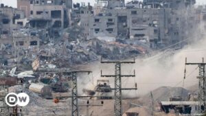 Hamás reporta 70 muertos en bombardeo a campo de refugiados – DW – 24/12/2023