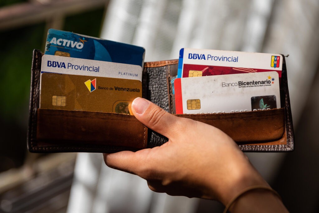 Hasta $200 aumentaron límites de tarjeta de créditos de bancos venezolanos