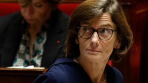 Investigada la nueva ministra de Sanidad de Francia por regalos no declarados de una farmacéutica