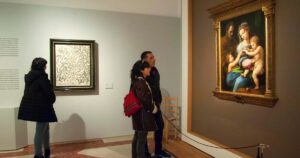 La IA establece que 'Virgen de la Rosa', del Prado, no es solo una obra de Rafael