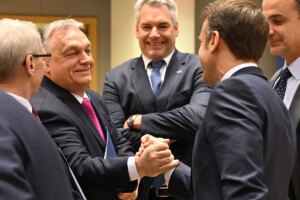 La UE da luz verde a las negociaciones de adhesin de Ucrania y Moldavia