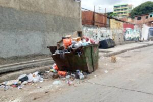 La basura en Antímano se acumula en las calles y avenidas