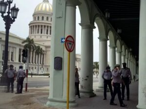 La dictadura cubana pidió 30 años de cárcel para tres personas acusadas de propaganda antigubernamental y violencia - AlbertoNews