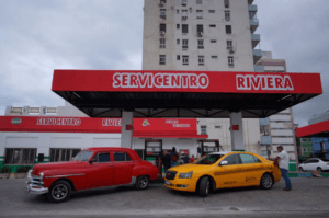 La gasolina cubana es diez veces más barata que el agua embotellada: Pdvsa está detrás del subsidio