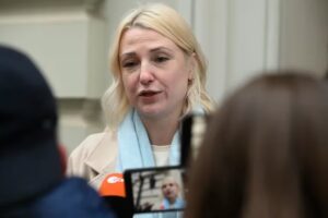 La justicia de Putin negó la candidatura presidencial a una ex periodista que pide la paz en Ucrania - AlbertoNews