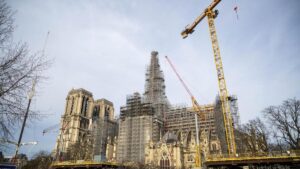 La polémica por las vidrieras modernas agita el final de la reconstrucción de Notre Dame