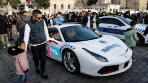 La policía de Estambul reutiliza coches de lujo incautados a organizaciones criminales