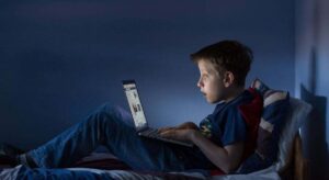 Las propuestas de España para evitar que los menores accedan a contenidos de adultos en Internet