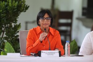Delcy Rodríguez responde a ministro de Reino Unido: Lo único retrógrado es la miseria política en la que han sumido a su país