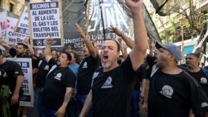 Los 6 puntos del “megadecreto” presentado por Milei en Argentina que generan más controversia
