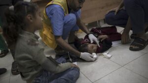 Los ataques israelíes matan en 75 días a más de 20 000 palestinos y hieren a otros 52 600 en Gaza