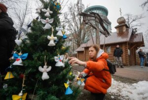 Los ucranianos adelantan la Navidad al 25 de diciembre por primera vez para marcar distancia de las tradiciones rusas