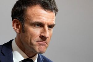 Macron tilda de "atentado terrorista" el ataque en París y se solidariza con las víctimas - AlbertoNews