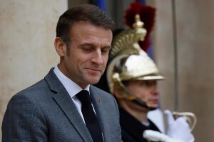 Macron trata de desactivar la crisis abierta por la ley de inmigracin y someter el texto al Constitucional