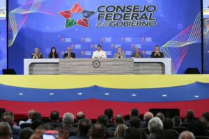 Maduro entrega a la AN la Ley Orgánica para la Defensa de la Guayana Esequiba