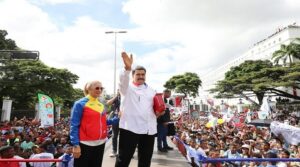 Maduro firma seis decretos en defensa de la Guayana Esequiba