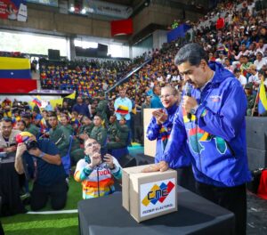 Maduro invita a defender el Esequibo