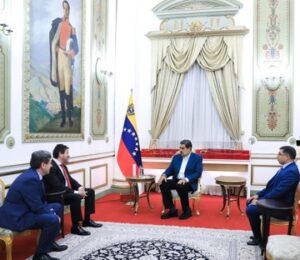 Maduro sostuvo reunión con representantes de Repsol