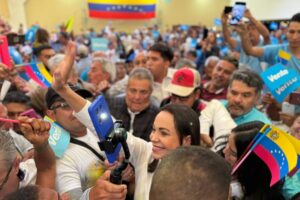 "Maduro tiene que entender que la ruta electoral es lo que nos conviene a todos": MCM