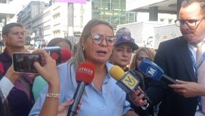 Maestros protestan frente a AN exigiendo incluir en presupuesto nacional una justa alza de salarios al sector educativo LaPatilla.com