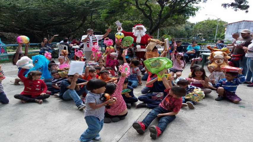 Más de 10 mil niños recibieron regalos en Mérida con motivo de la Navidad