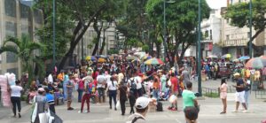 Más personas en la calle, pero menos ventas para los estrenos de Navidad en Venezuela (VIDEO)